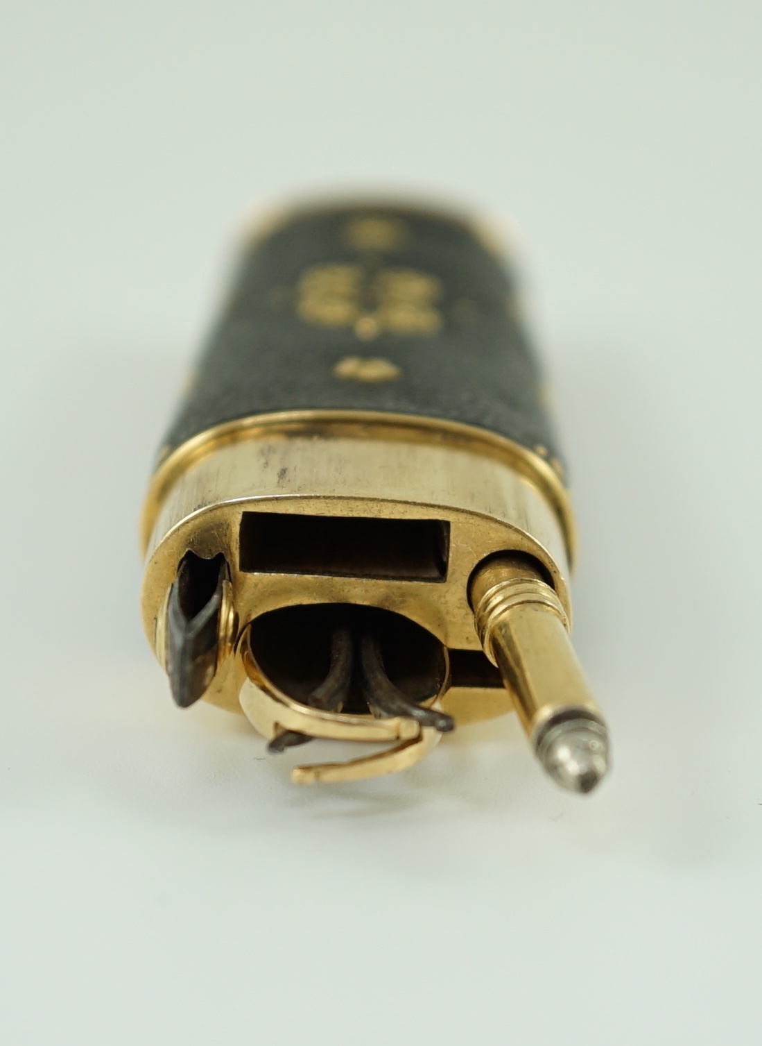 A George III gold mounted piqué work etui